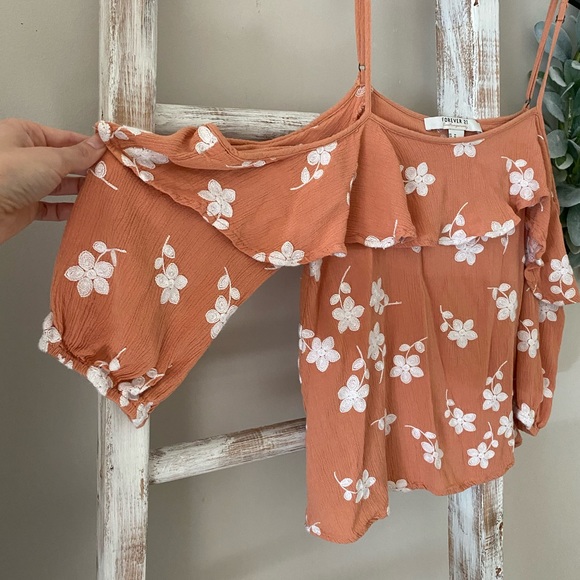 ✨Floral Off Shoulder Top✨ - Picture 2 of 5